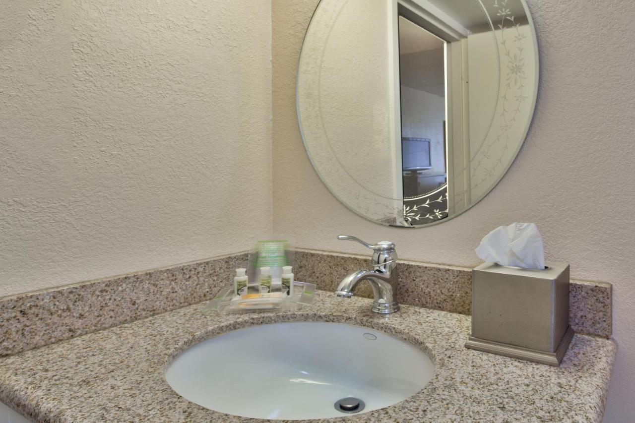 Holiday Inn Nashua, An Ihg Hotel Екстер'єр фото